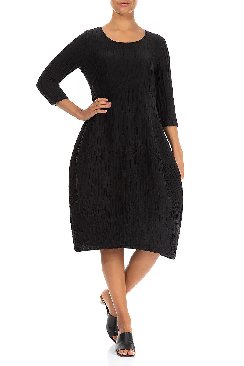 Robe en lin et soie noire froissée à ballons