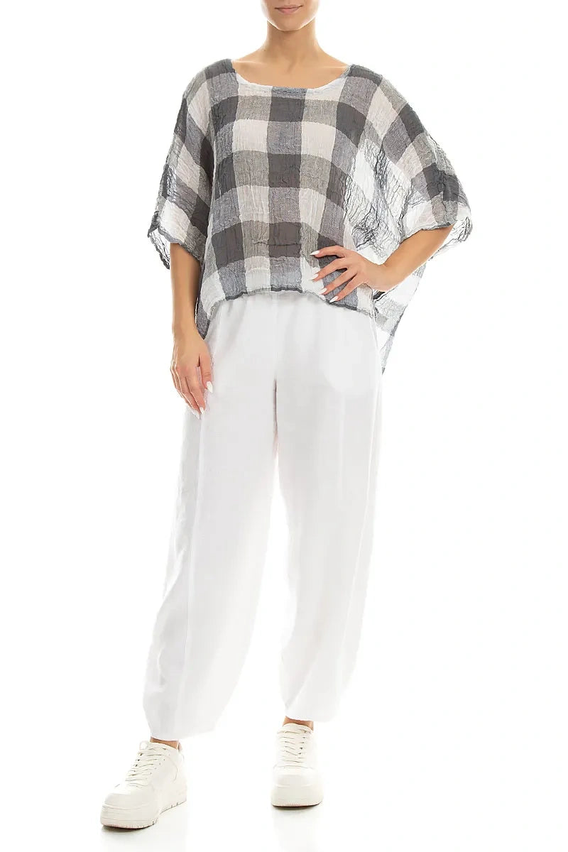 Kastenförmig geschnittene Bluse aus weißem Leinen mit großem Karomuster