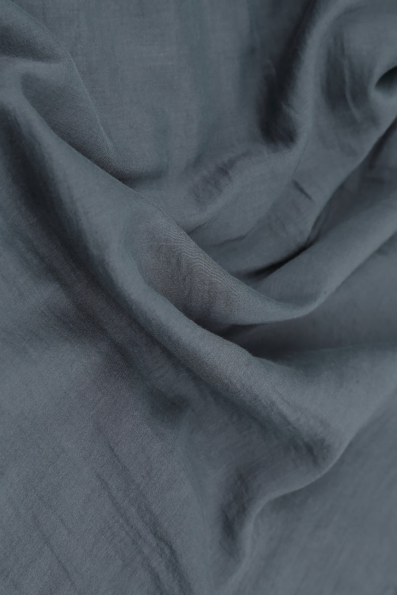 Bluse aus graphitfarbenem Seidenbaumwollstoff mit kurzen Ärmeln