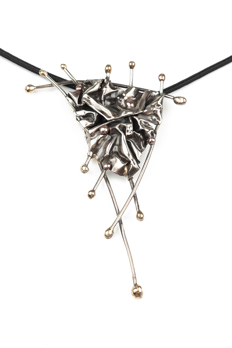 Crinkle Edge Metal Pendant Necklace