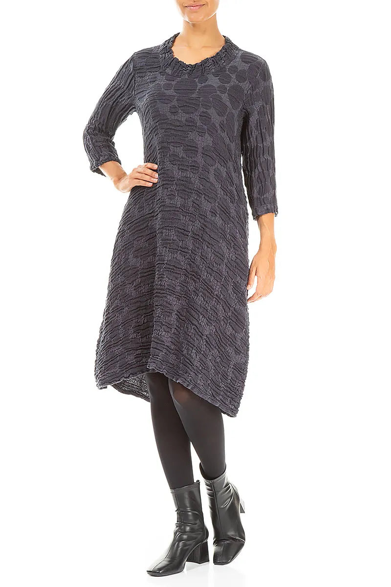 Schieferblaues Seiden-Leinenkleid mit kurzen Ärmeln und Kreismuster