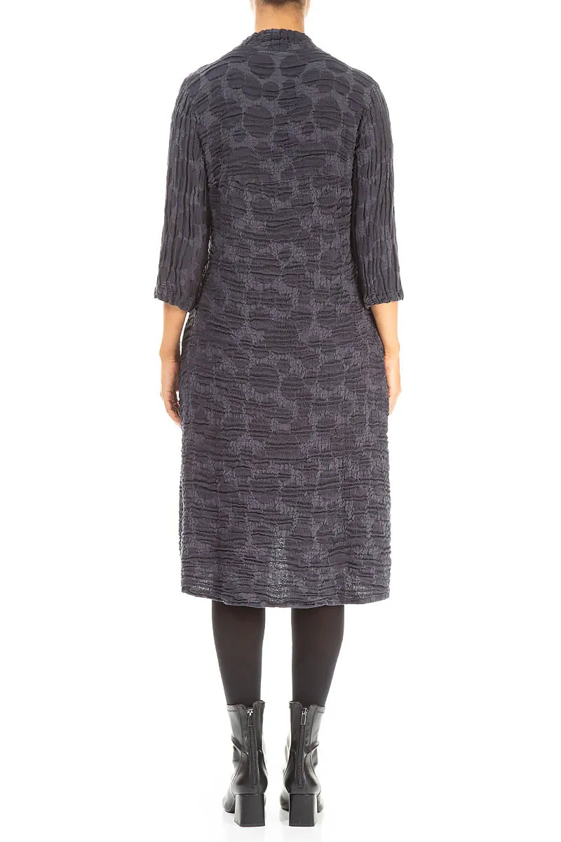 Schieferblaues Seiden-Leinenkleid mit kurzen Ärmeln und Kreismuster