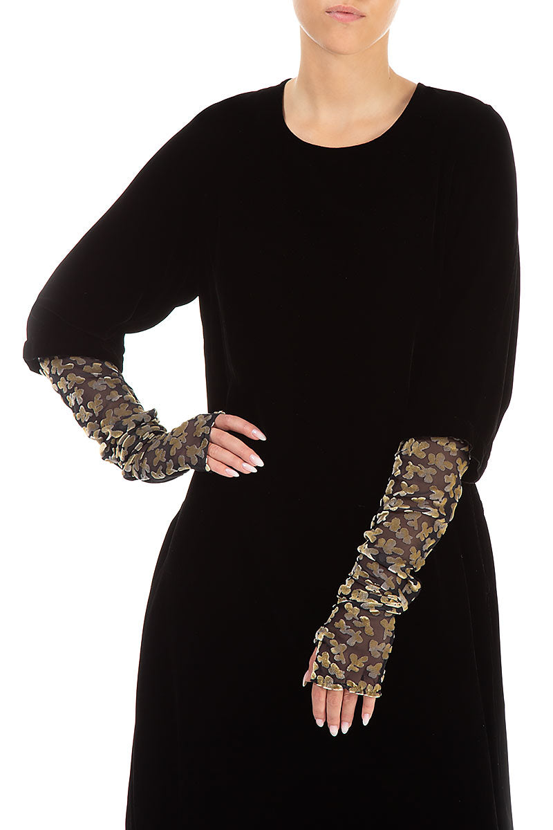 Devoré Petals Gold Silk Velvet Wristlets 3