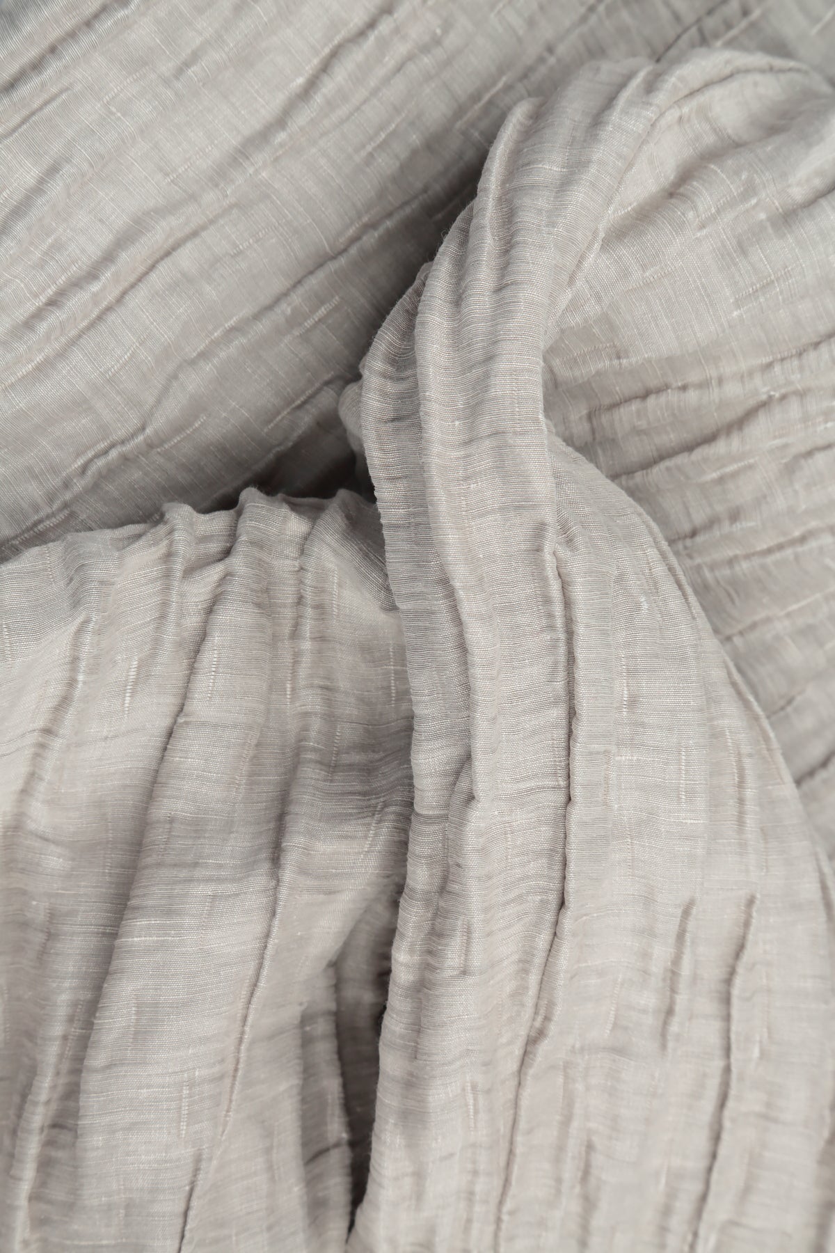 Veste en lin et soie beige froissé à ourlet tombant