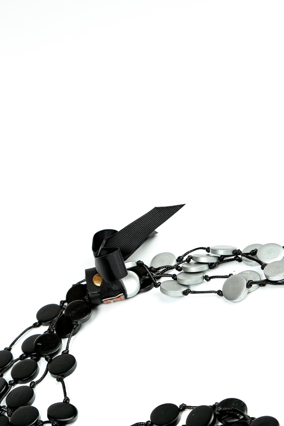 Collier double cascade en bois avec pièces de monnaie