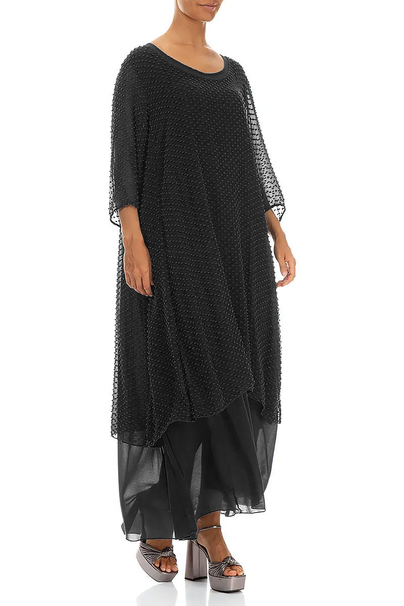 Robe en soie noire à pois superposés