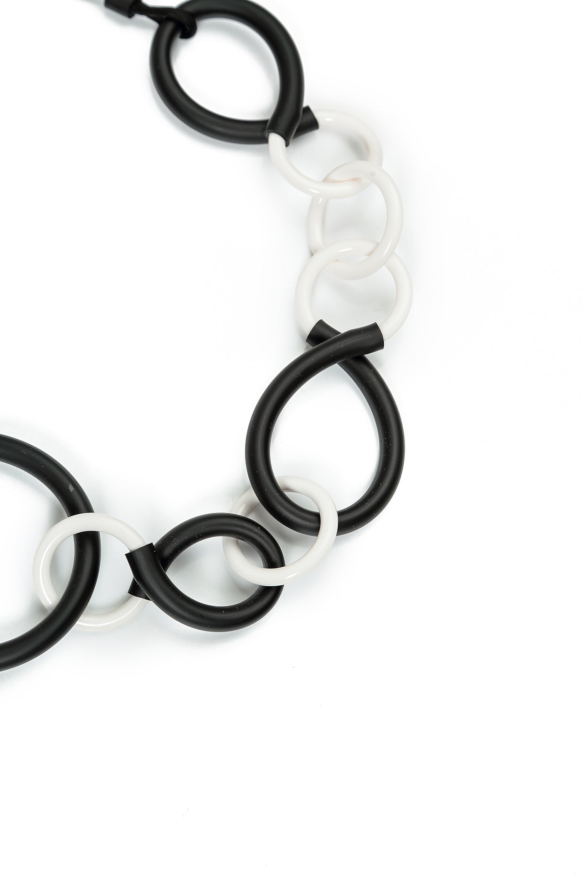 Monochrome Motion Necklace 4