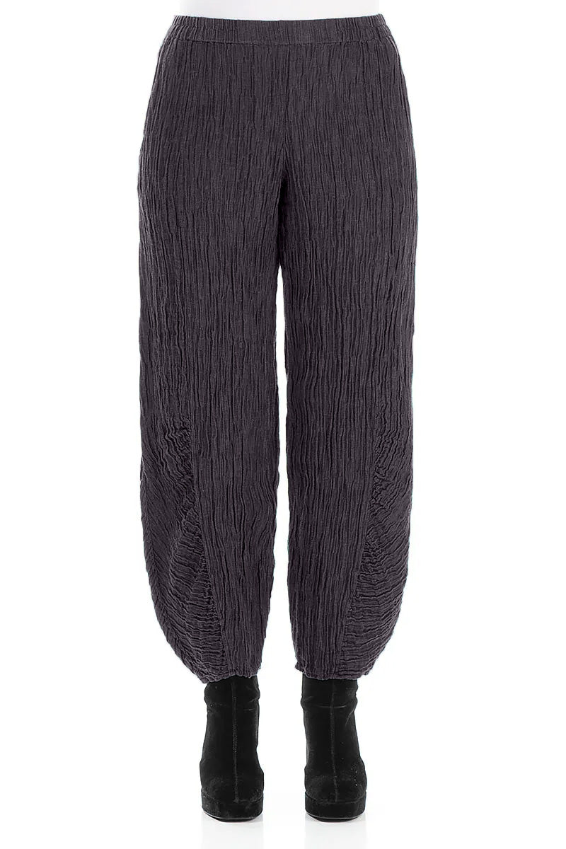 Pantalon en soie froissée bleu graphite à ourlet froncé