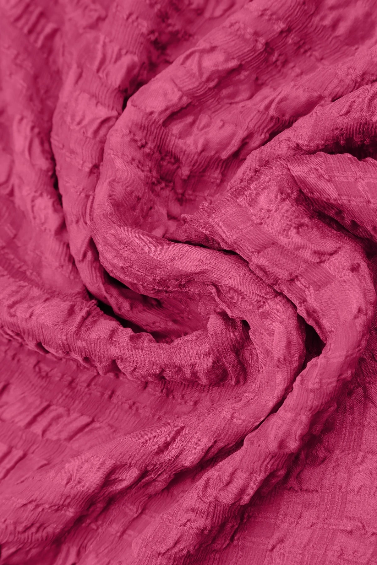 Lagenkleid aus fuchsiafarbener, strukturierter, leichter Seide