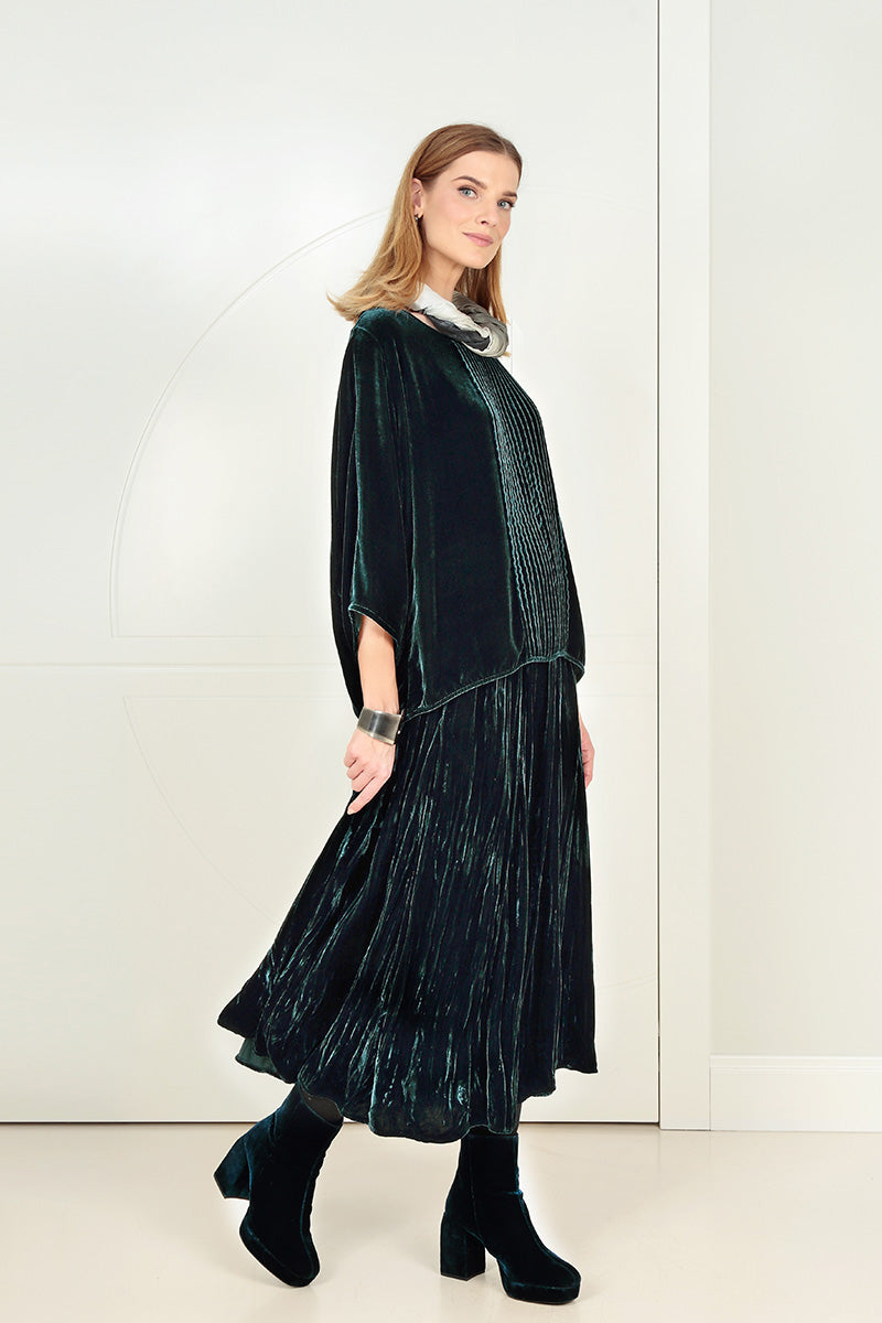 Bluse aus Pfauenseidensamt mit Falten vorne