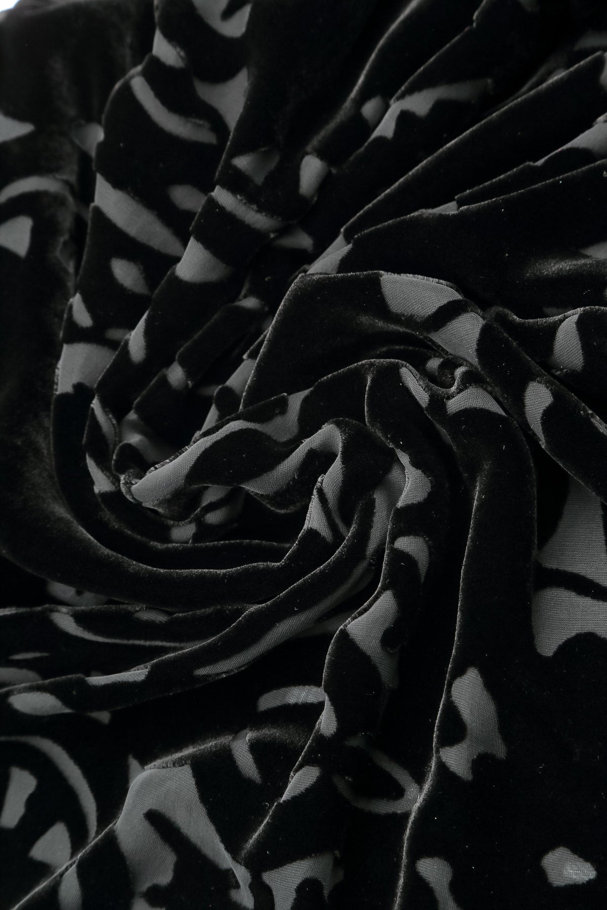 Sleeveless Black Devoré Ornament Silk Velvet Blouse