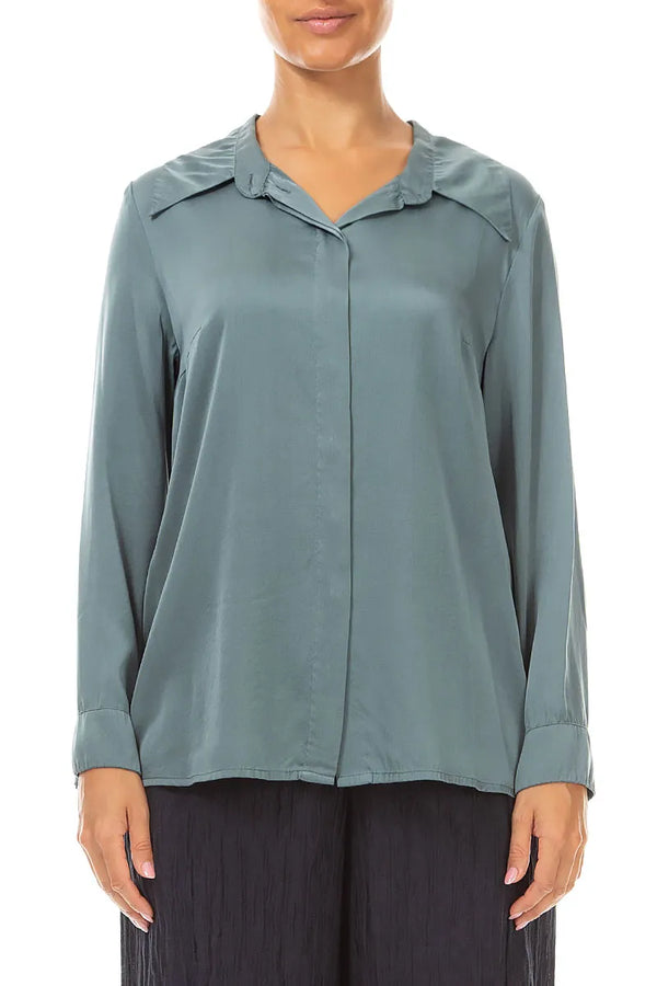 Chemise en soie gris ardoise à la coupe souplement structurée