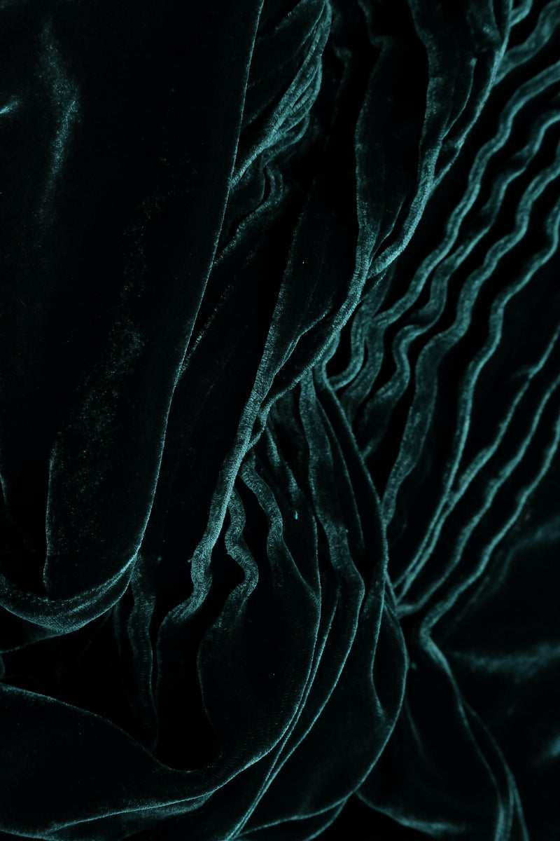 Bluse aus Pfauenseidensamt mit Falten vorne