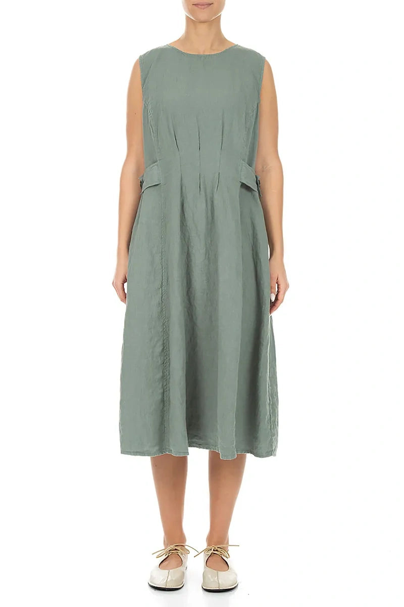 Robe sans manches en lin sauge avec détails à la taille