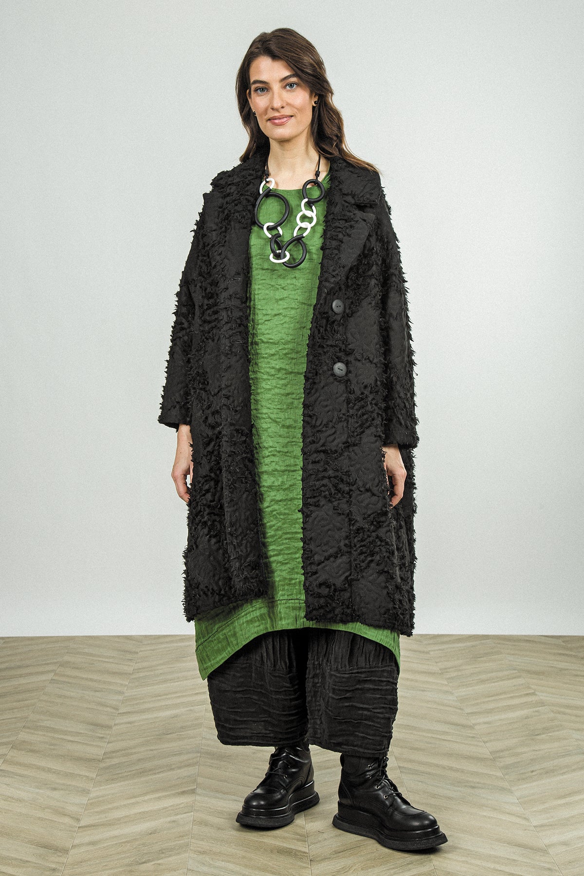 Schwarze Cocoon-Jacke mit Federn