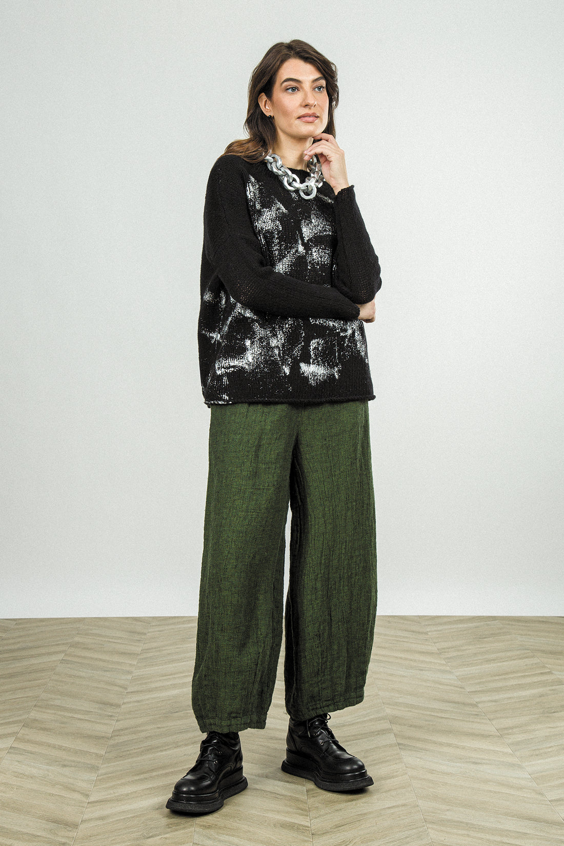 Kastiger Pullover aus schwarzer, silbermetallicfarbener Merinowolle