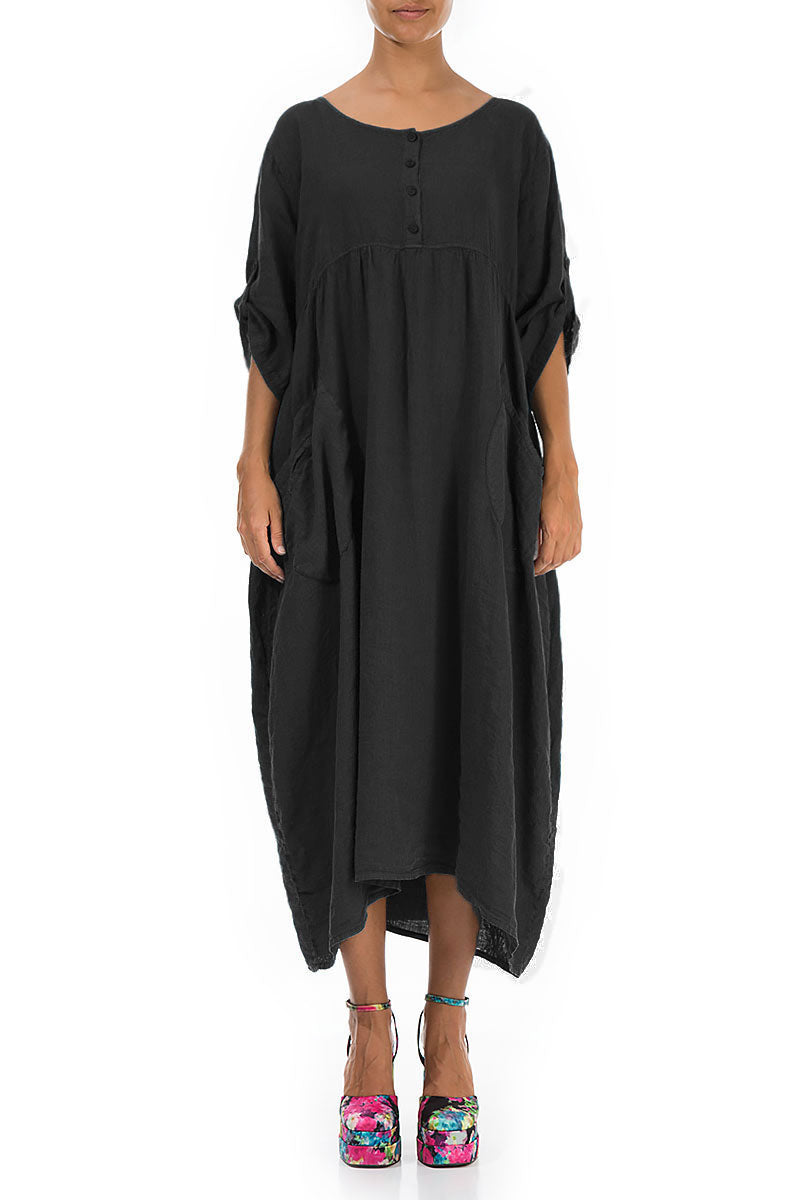 Schwarzes Leinenkleid mit Knöpfen
