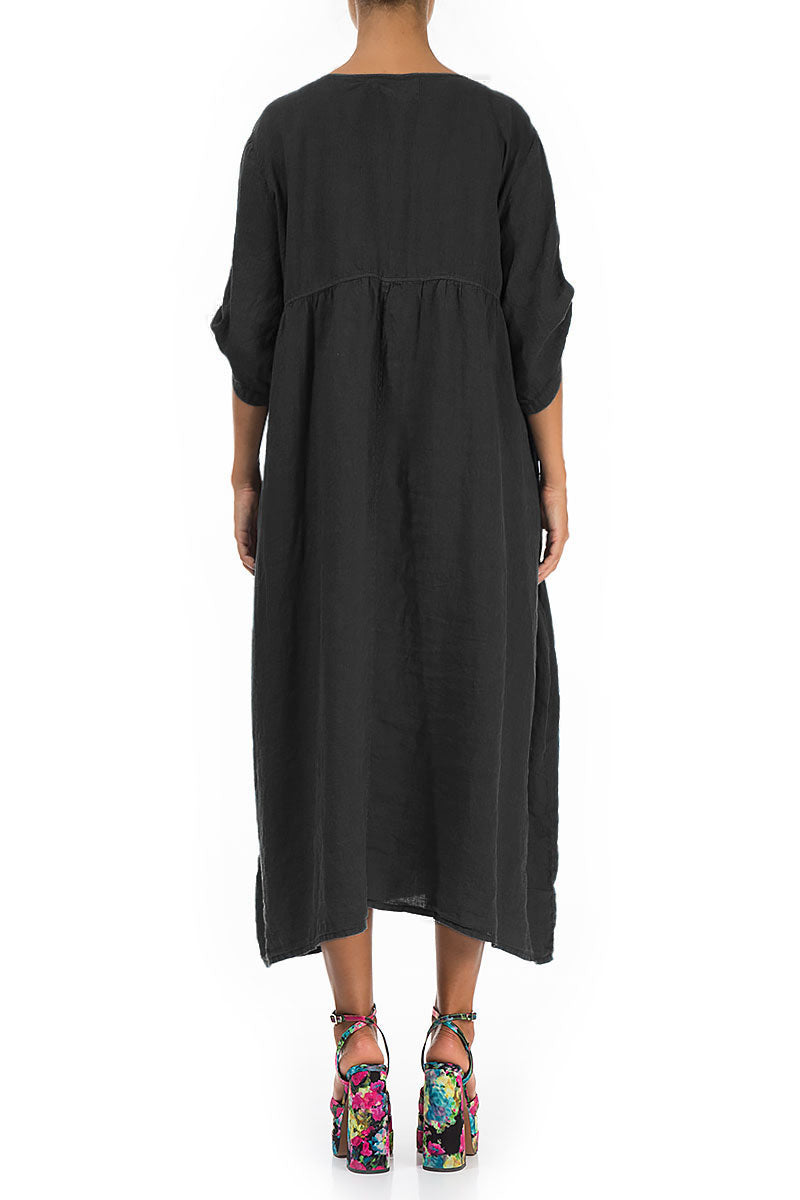 Schwarzes Leinenkleid mit Knöpfen