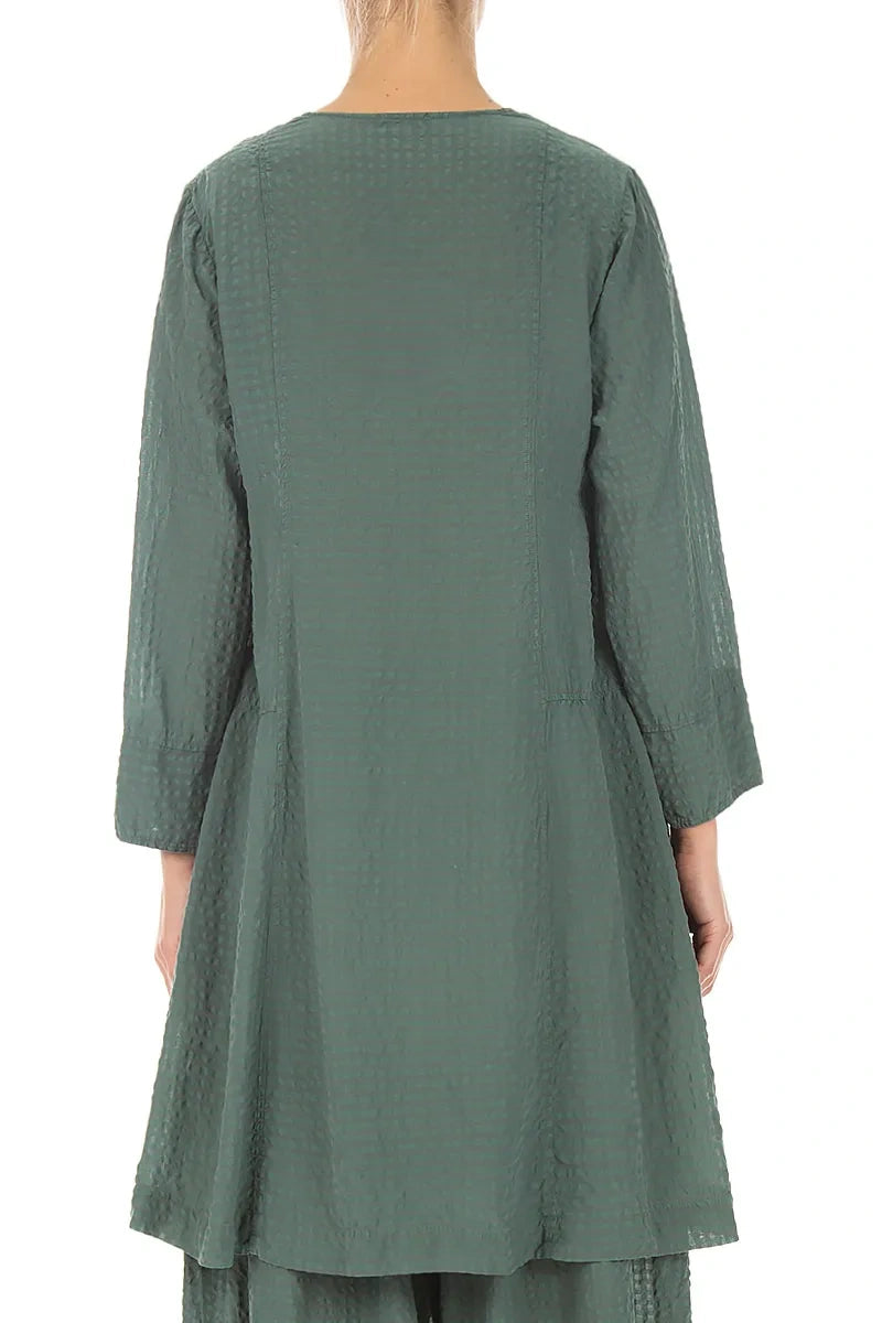 Geknöpfte, salbeigrüne Seidenjacke mit Strukturmuster