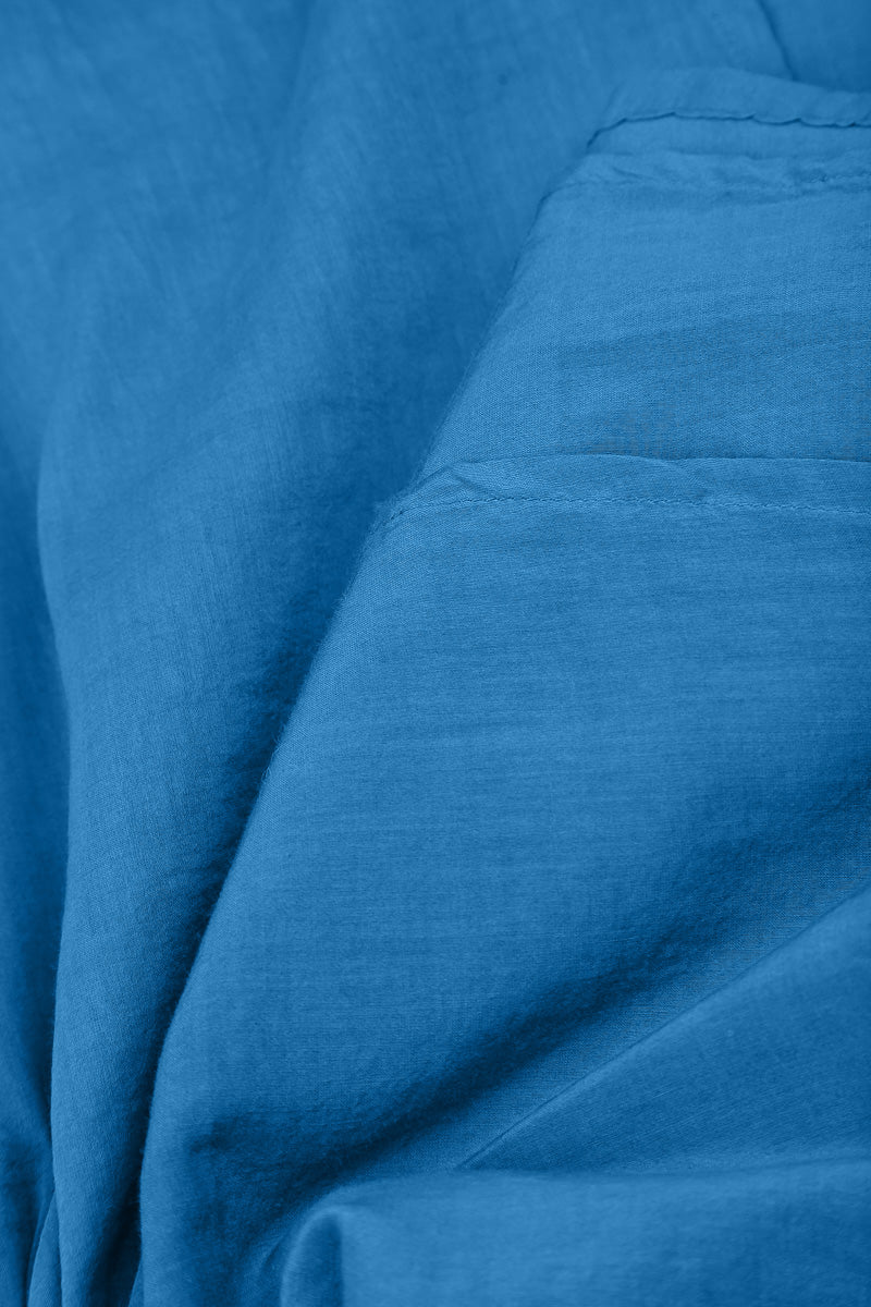Haut caraco en soie et coton bleu cobalt