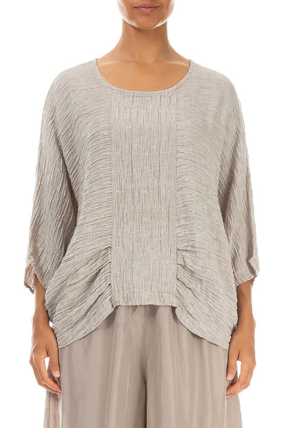 Beige Seidenbluse mit Wasserfallausschnitt und Knittereffekt