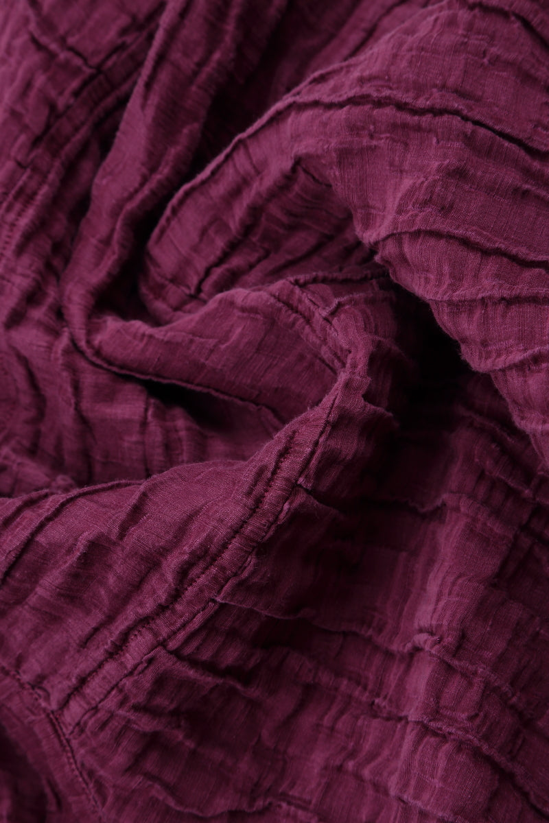 Robe en lin et soie magenta froissée à col bénitier