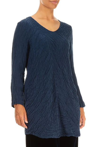 Chemisier en lin et soie bleu marine froissé à motif directionnel