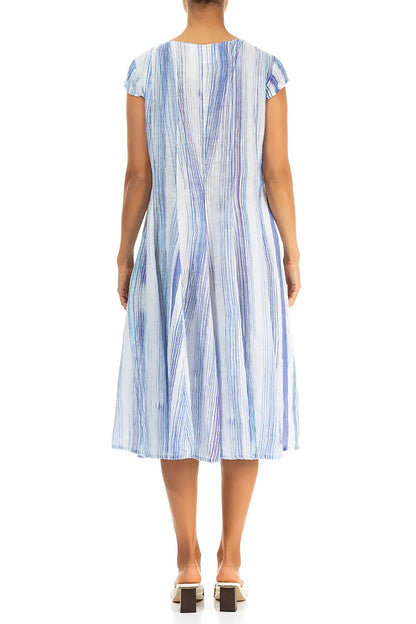 Ausgestelltes Leinenkleid mit blauen Streifen