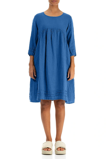 Ausgestelltes kobaltblaues Crêpe-Leinenkleid