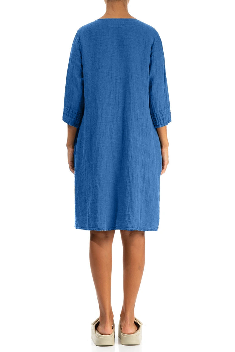 Ausgestelltes kobaltblaues Crêpe-Leinenkleid