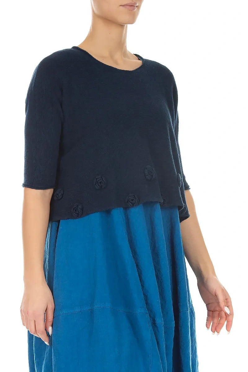 Marineblauer Leinenpullover mit Blumenmuster