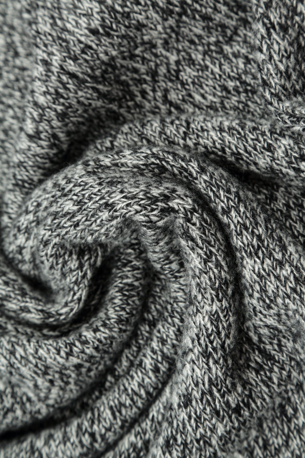 Pullover aus Kaschmir-Mélange in Grau mit ausgefranstem Saum
