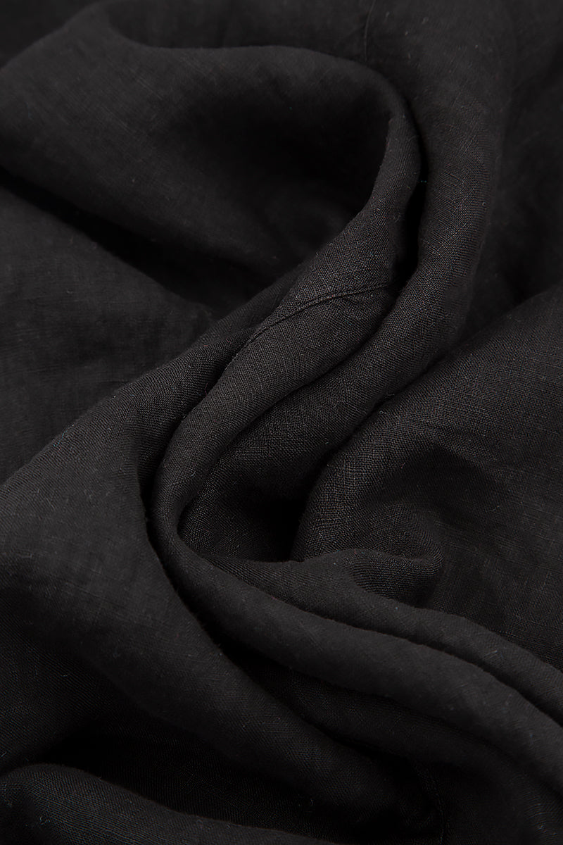 Robe noire en lin à fines bretelles