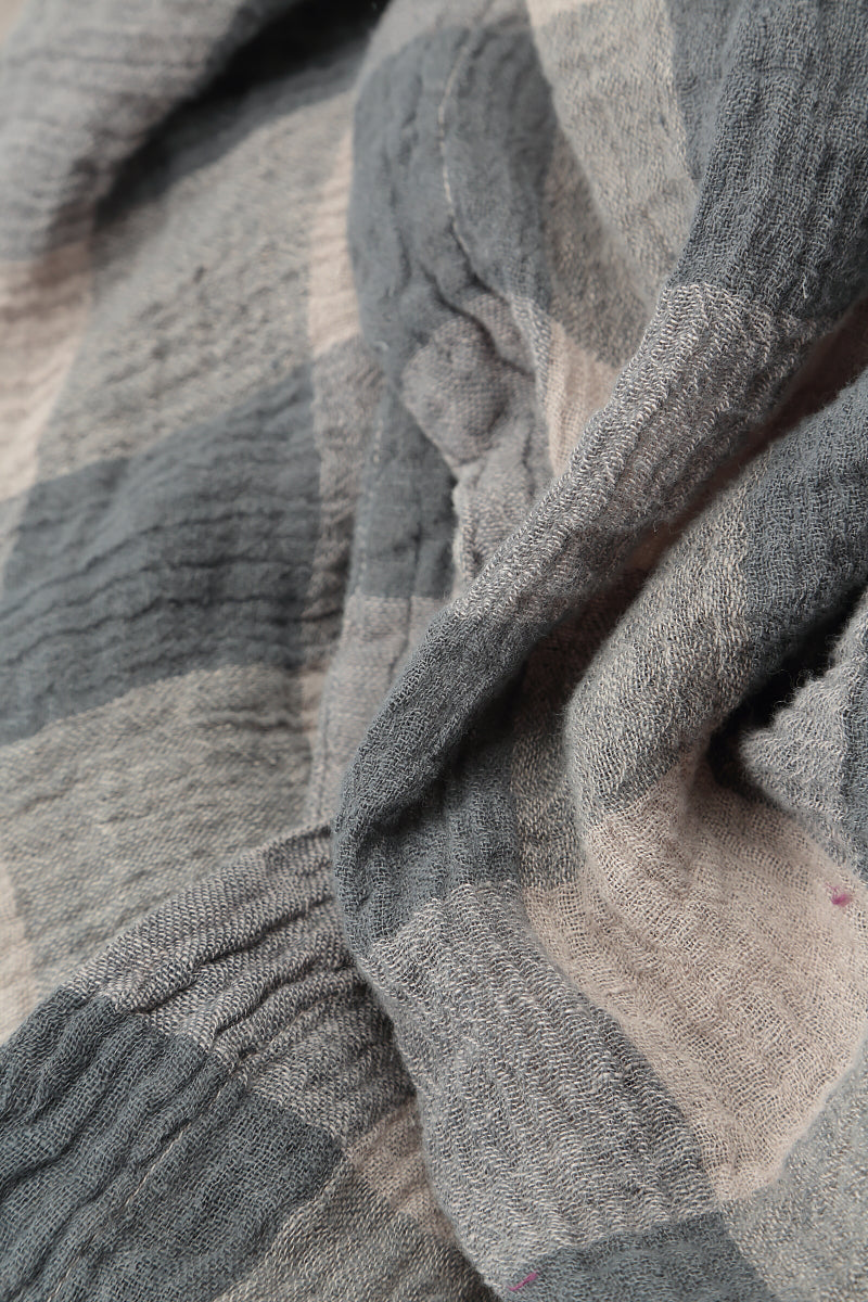 Écharpe en gaze de lin beige à grands carreaux