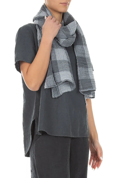 Écharpe en gaze de lin gris argenté à grands carreaux
