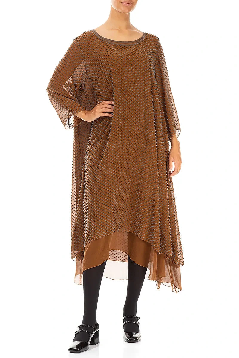 Mehrlagiges gepunktetes Kleid aus gealterter Kupferseide
