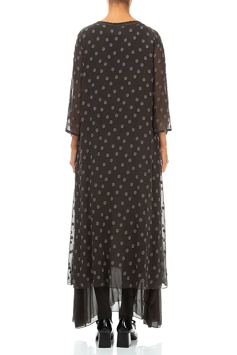 Kleid aus gemusterter Seide in warmem Anthrazit mit Lagenlook