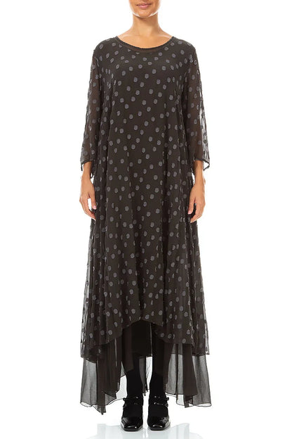 Kleid aus gemusterter Seide in warmem Anthrazit mit Lagenlook