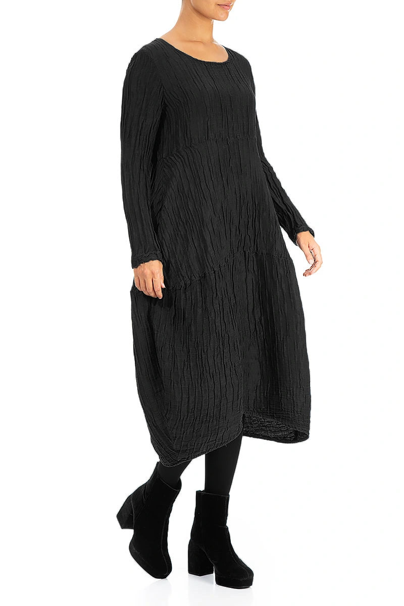 Kleid aus schwarzer Seide und Leinen mit langen Ärmeln und Ballon-Schnitt, Crinkle