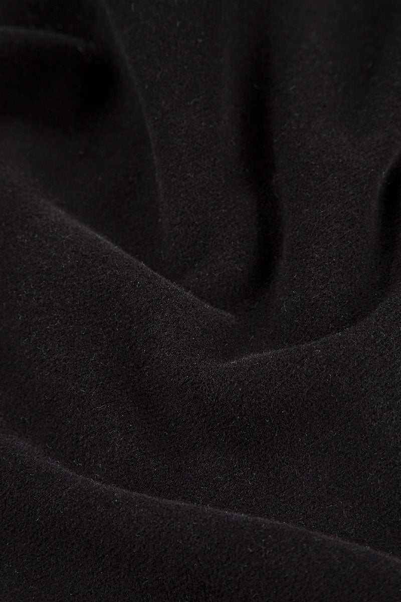 Lange, schmal zulaufende Hose aus schwarzem Baumwolljersey