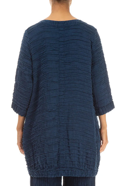 Marineblaue Tunika aus zerknitterter Seide mit längerem Rücken