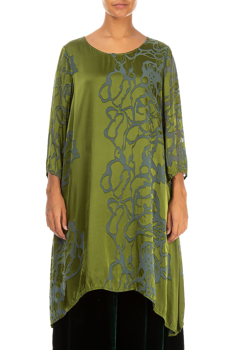 Tunique en Soie Vert trèfle à motifs floraux et côtés plus longs