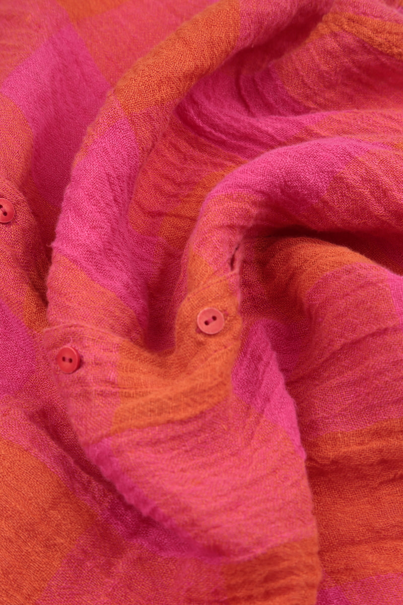 Chemise ample en gaze de lin à grands carreaux rose orange