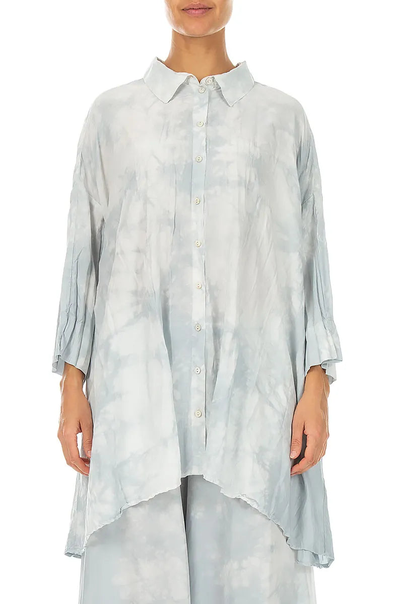 Chemise en pure soie froissée, couleur argent liquide, coupe ample