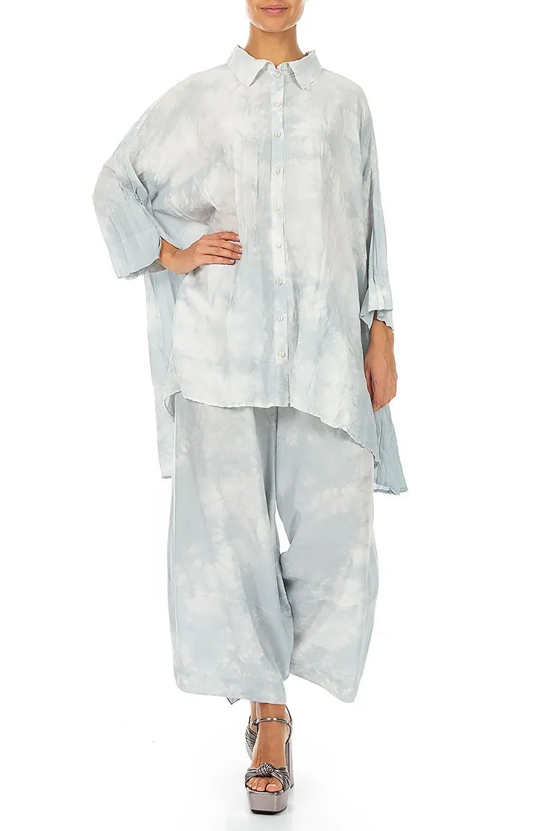 Chemise en pure soie froissée, couleur argent liquide, coupe ample