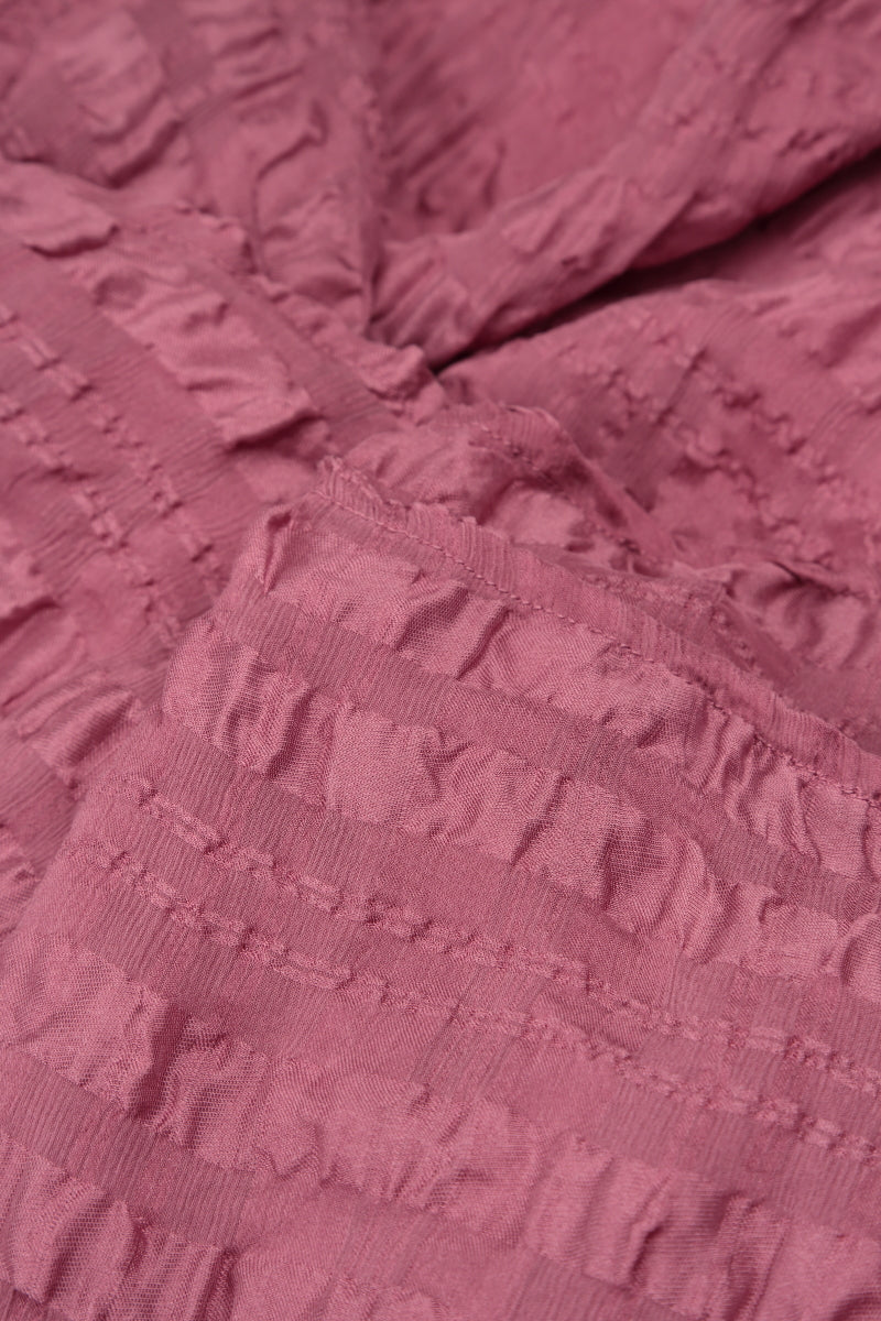 Offene Jacke aus antiker, rubinroter Seide mit Strukturmuster