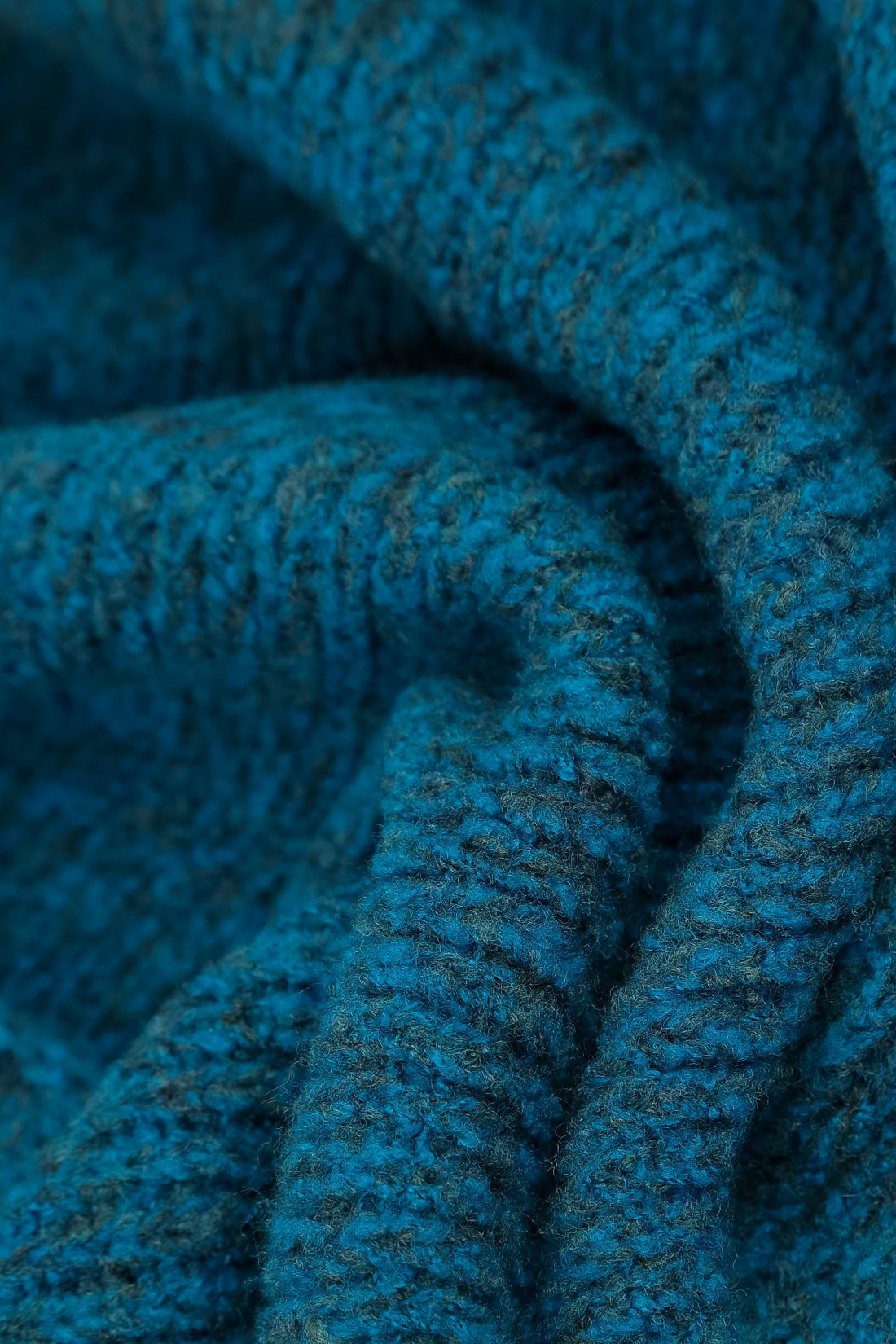 Oversized Pullover aus tief azurblauer, silbermetallicfarbener Mélange-Wolle