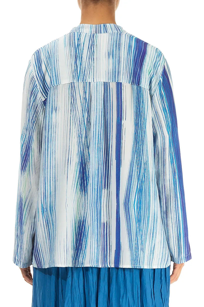 Pin-Tucked-Hemdbluse aus blauem Seiden-Bambus-Stoff mit Streifenmuster