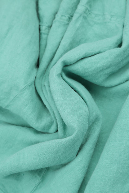 Robe en lin vert menthe à smocks et ourlet effiloché