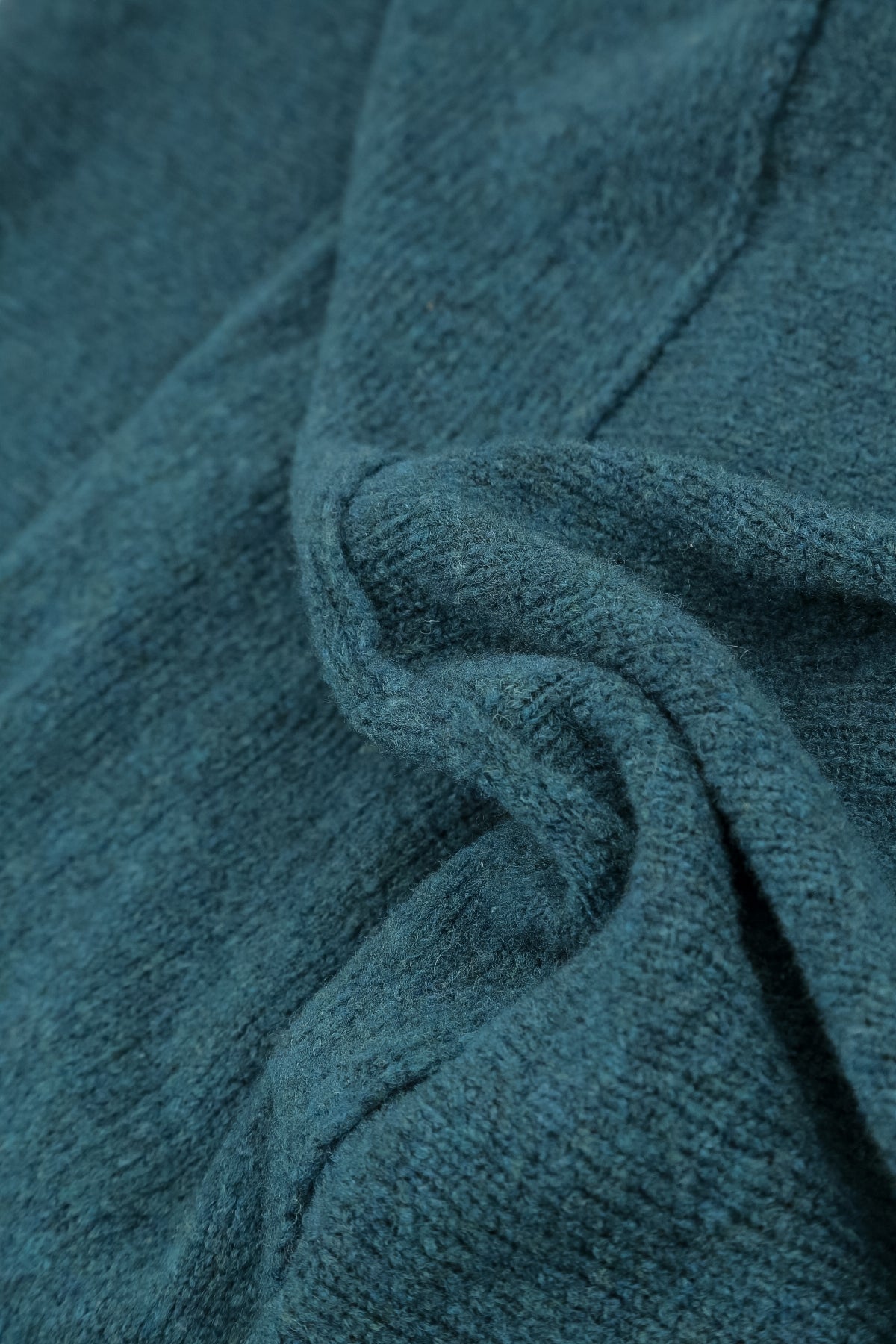 Pull en laine bleu sarcelle à col côtelé